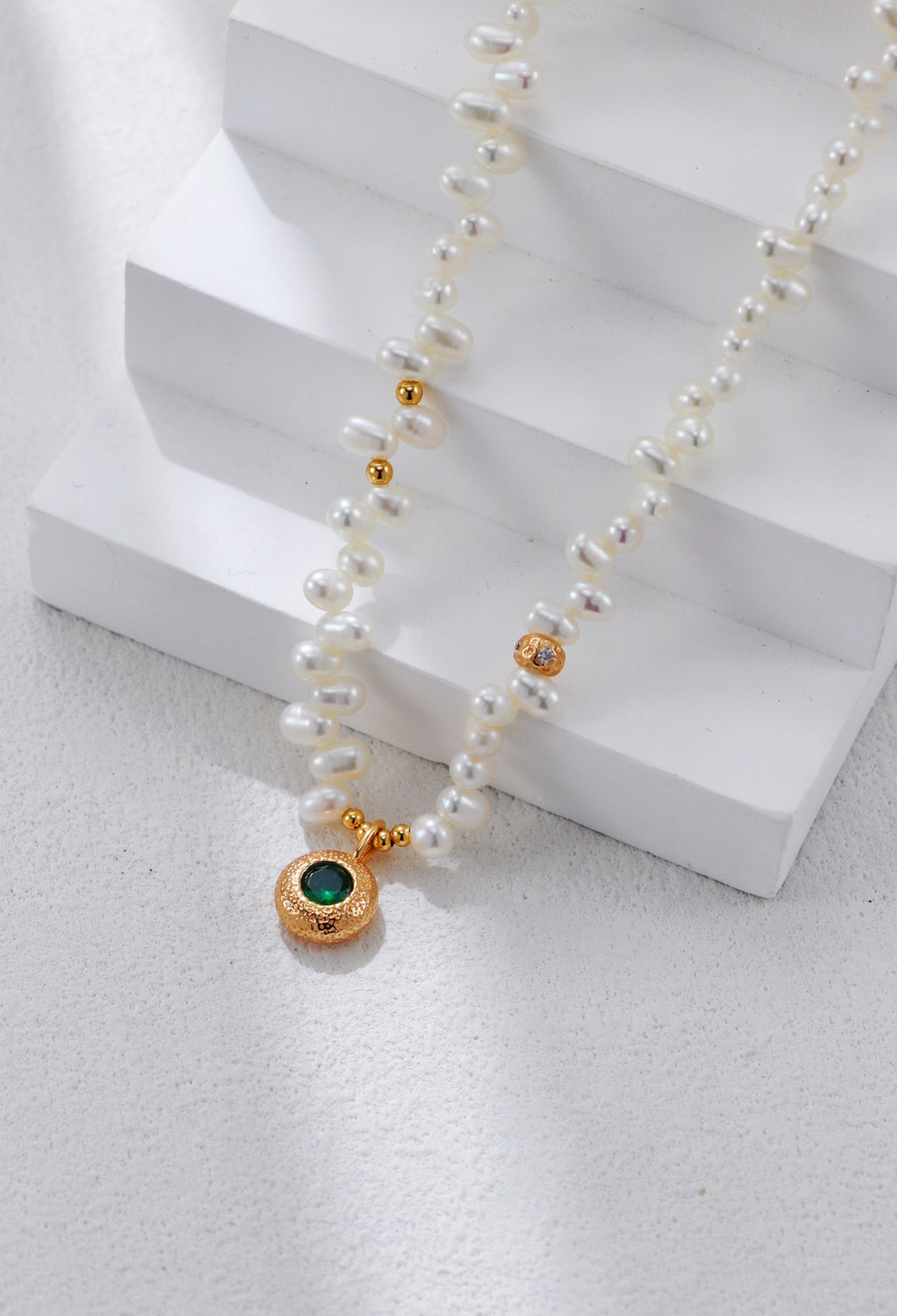 Emerald Royale Pearl Necklace