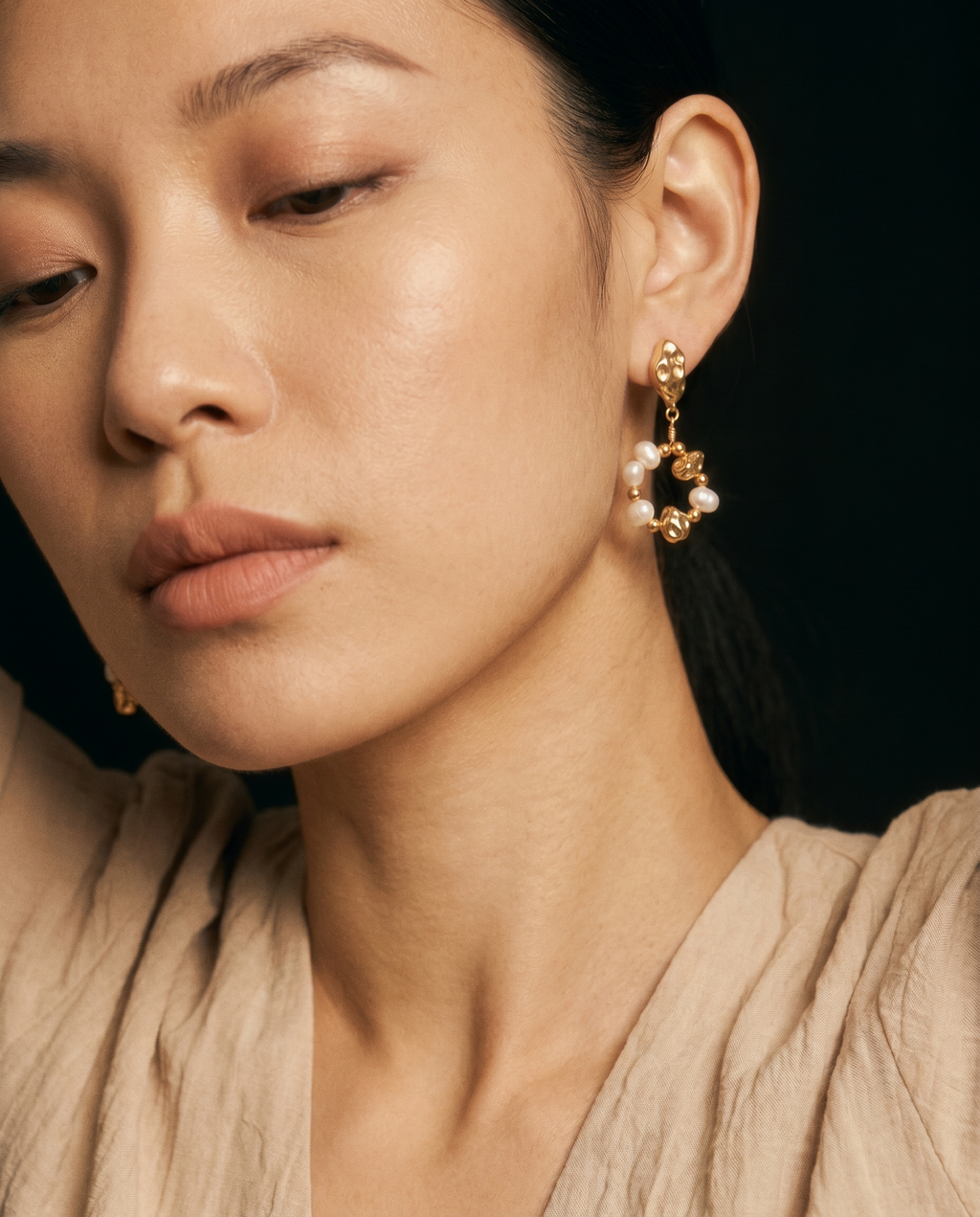 Étoile Circle Pearl Drop Earrings