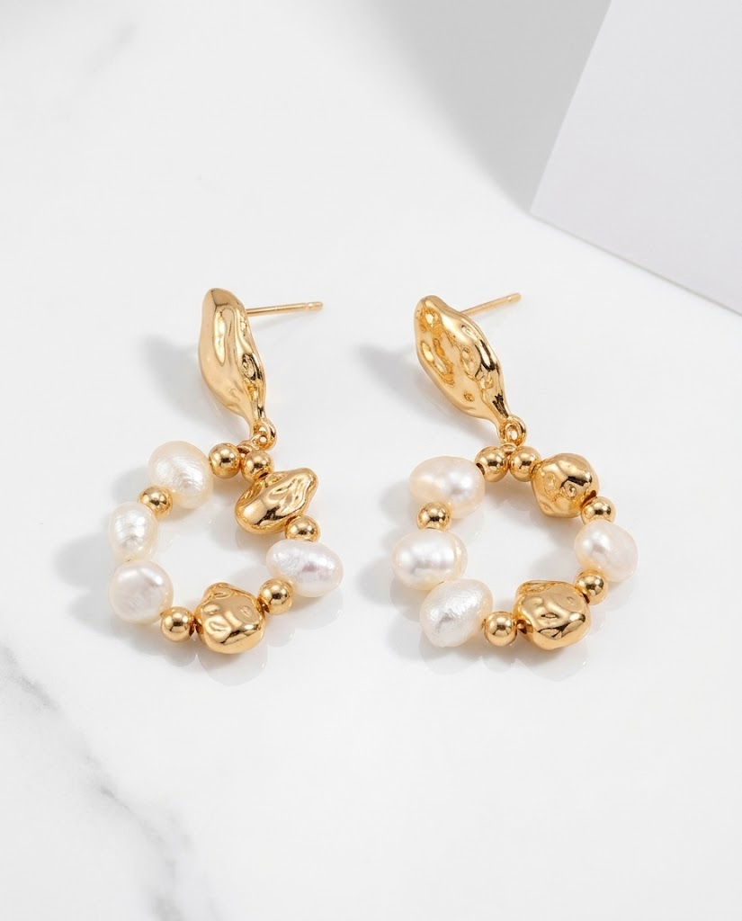 Étoile Circle Pearl Drop Earrings